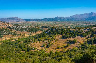 Yunan adası Girit 'teki Lasithi platosunun Panorama manzarası.