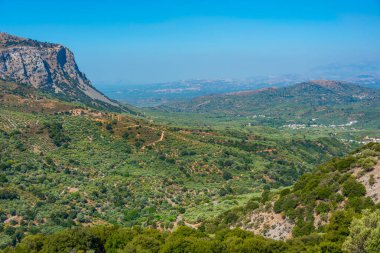 Yunan adası Girit 'in Hilly kırsalı.