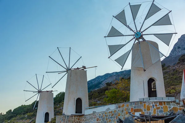 ギリシャの島クレタ島にあるSeli Ambelouの風車 — ストック写真