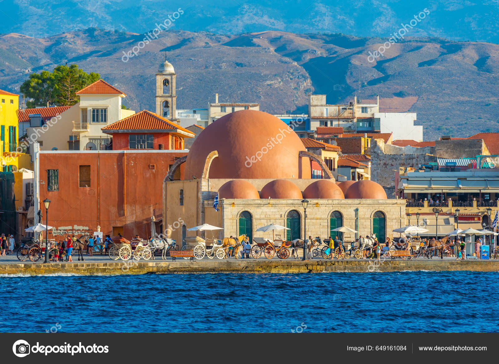 Τζαμί Των Γενίτσαρων Αποτελεί Ορόσημο Των Χανίων Στην Κρήτη – Εκδοτική  Εικόνα Αρχείου © Dudlajzov #649161084