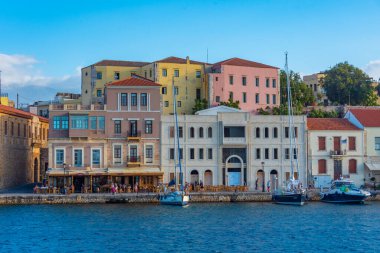 Yunanistan 'ın Chania kentindeki eski Venedik limanının manzarası.