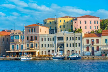 Yunanistan 'ın Chania kentindeki eski Venedik limanının manzarası.