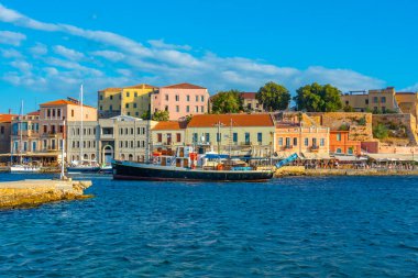 Yunanistan 'ın Chania kentindeki eski Venedik limanının manzarası.