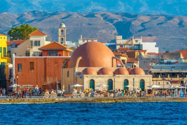 Yeniçeriler Camii, Girit 'in başkenti Hanya' nın simgesidir..