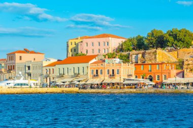 Yunanistan 'ın Chania kentindeki eski Venedik limanının manzarası.