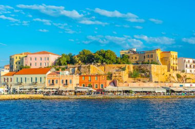Yunanistan 'ın Chania kentindeki eski Venedik limanının manzarası.