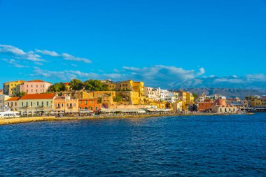 Yunanistan 'ın Chania kentindeki eski Venedik limanının manzarası.