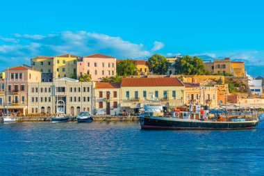 Yunanistan 'ın Chania kentindeki eski Venedik limanının manzarası.