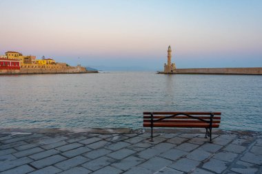 Yunanistan 'ın Chania kentindeki eski Venedik limanının gündoğumu manzarası.