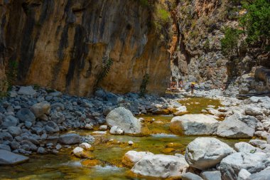 Yunan adası Girit 'teki Samarya geçidinde Demir Kapılar.