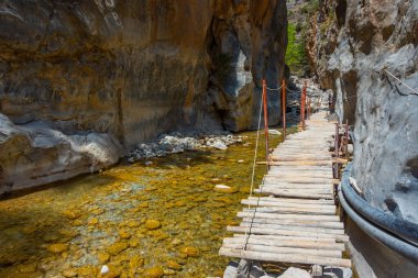 Yunan adası Girit 'teki Samarya geçidinde Demir Kapılar.