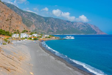 Yunan Adası Girit 'teki Agia Roumeli' de bir plajda yaz günü.