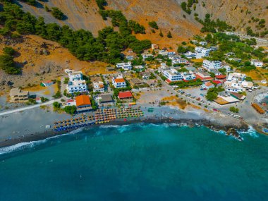 Yunan adası Girit 'teki Agia Roumeli' de bir plaj manzarası.