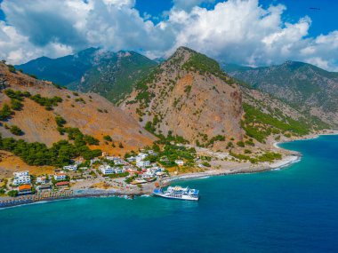 Yunan adası Girit 'teki Agia Roumeli' de bir plaj manzarası.