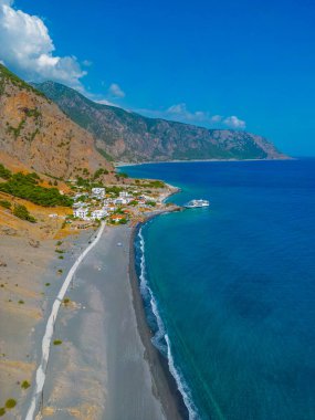 Yunan adası Girit 'teki Agia Roumeli' de bir plaj manzarası.