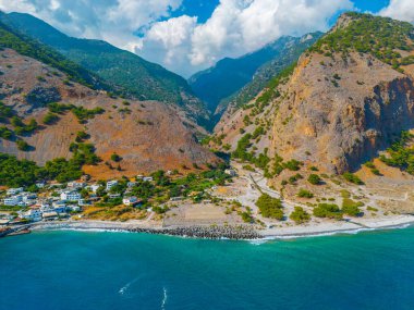 Yunan adası Girit 'teki Agia Roumeli' de bir plaj manzarası.