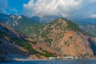 Yunan Adası Girit 'teki Agia Roumeli' de bir plajda yaz günü.