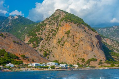 Yunan Adası Girit 'teki Agia Roumeli' de bir plajda yaz günü.