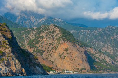 Yunan Adası Girit 'teki Agia Roumeli' de bir plajda yaz günü.