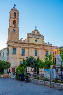 Chania 'daki Bakire Meryem Katedrali' nin Sunumunun Gündoğumu.