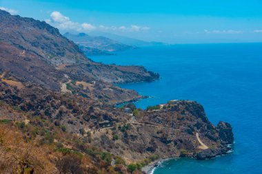 Yunanistan 'da Güney Girdisi kıyı şeridi manzarası.