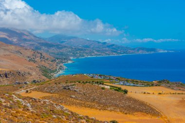 Yunanistan 'da Güney Girdisi kıyı şeridi manzarası.