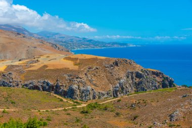 Yunanistan 'da Güney Girdisi kıyı şeridi manzarası.