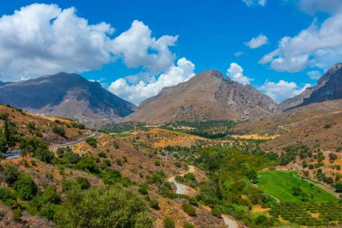 Yunan adası Girit 'in Hilly kırsalı.