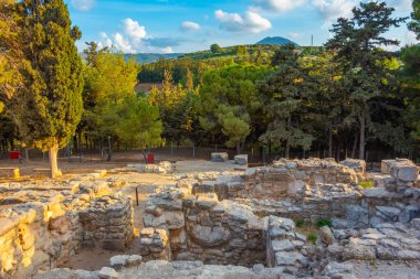 Yunan adası Girit 'teki Knossos sarayının günbatımı manzarası.