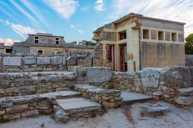 Yunan adası Girit 'teki Knossos sarayının günbatımı manzarası.