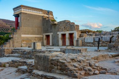 Yunan adası Girit 'teki Knossos sarayının günbatımı manzarası.