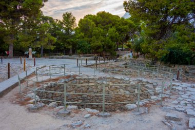 Yunan adası Girit 'teki Knossos sarayının günbatımı manzarası.