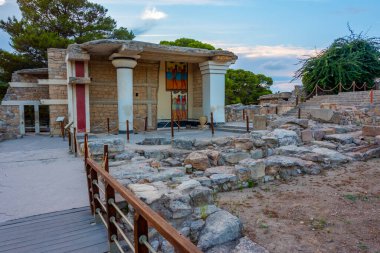 Yunanistan 'ın Girit kentindeki Knossos sarayının kalıntılarında geçit töreni freski.