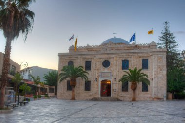 Yunanistan 'ın Heraklion kentindeki Agios Titos Kilisesi' nin gün doğumu manzarası.