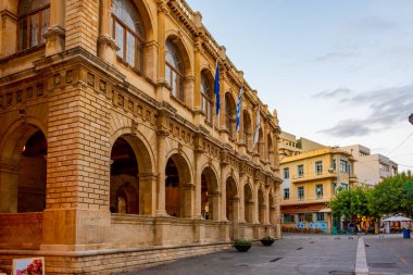 Girit Adası 'ndaki Yunan kenti Heraklion' daki Venedik logosu gündoğumu manzarası.