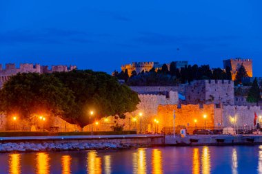 Yunanistan 'daki Rodos' ta antik tahkimat gündoğumu.