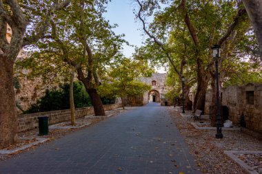 Yunanistan 'da Rodos' un Aziz Anthony kapısının gün doğumu manzarası.