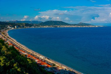 Yunan adası Rodos 'un kıyı şeridini geliştirdi.