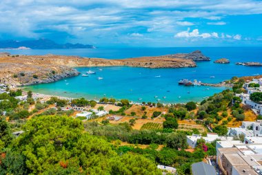 Yunan adasındaki Lindos sahilinin Panorama manzarası.