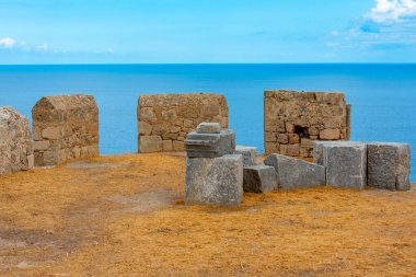 Yunan adası Rodos 'ta Lindos Akropolis manzarası.