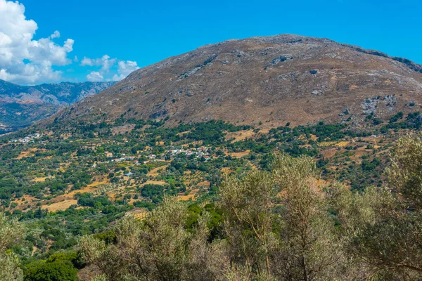 Yunan adası Girit 'in Hilly kırsalı.