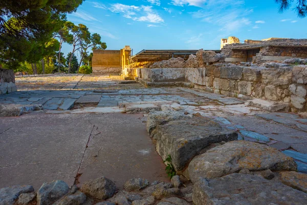 Ηλιοβασίλεμα Στα Ερείπια Του Ανακτόρου Της Κνωσού Στην Κρήτη — Φωτογραφία Αρχείου
