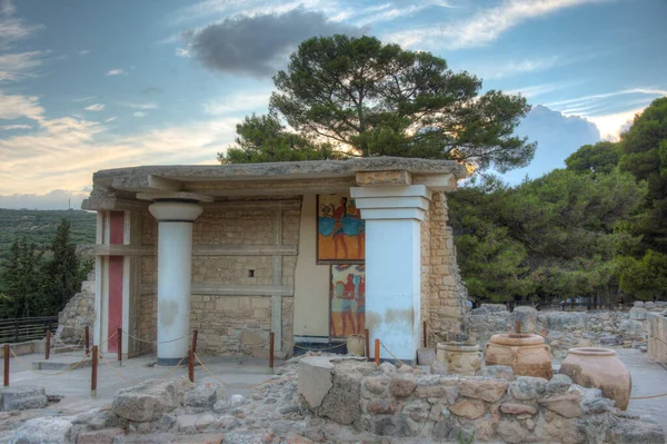 Yunanistan 'ın Girit kentindeki Knossos sarayının kalıntılarında geçit töreni freski.