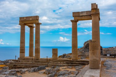 Yunan adası Rodos 'ta Lindos Akropolis manzarası.