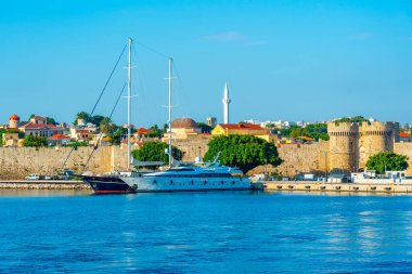 Yunanistan 'daki Rodos' ta antik tahkimat manzarası.