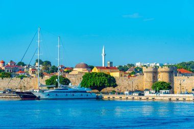 Yunanistan 'daki Rodos' ta antik tahkimat manzarası.