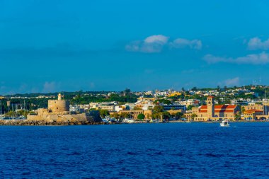 Aziz Nicholas Kalesi ve Theotokos Anonsu Kilisesi ile Rodos Panoraması.
