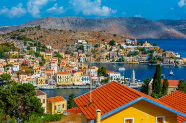 Yunan adası Symi 'nin Panorama manzarası.