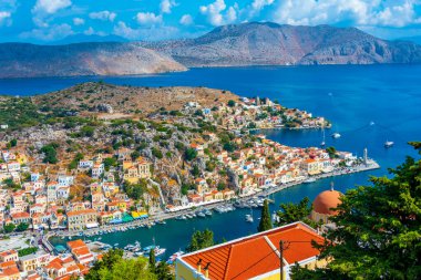 Yunan adası Symi 'nin Panorama manzarası.