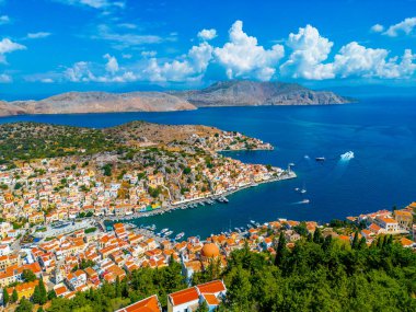 Yunan adası Symi 'nin Panorama manzarası.